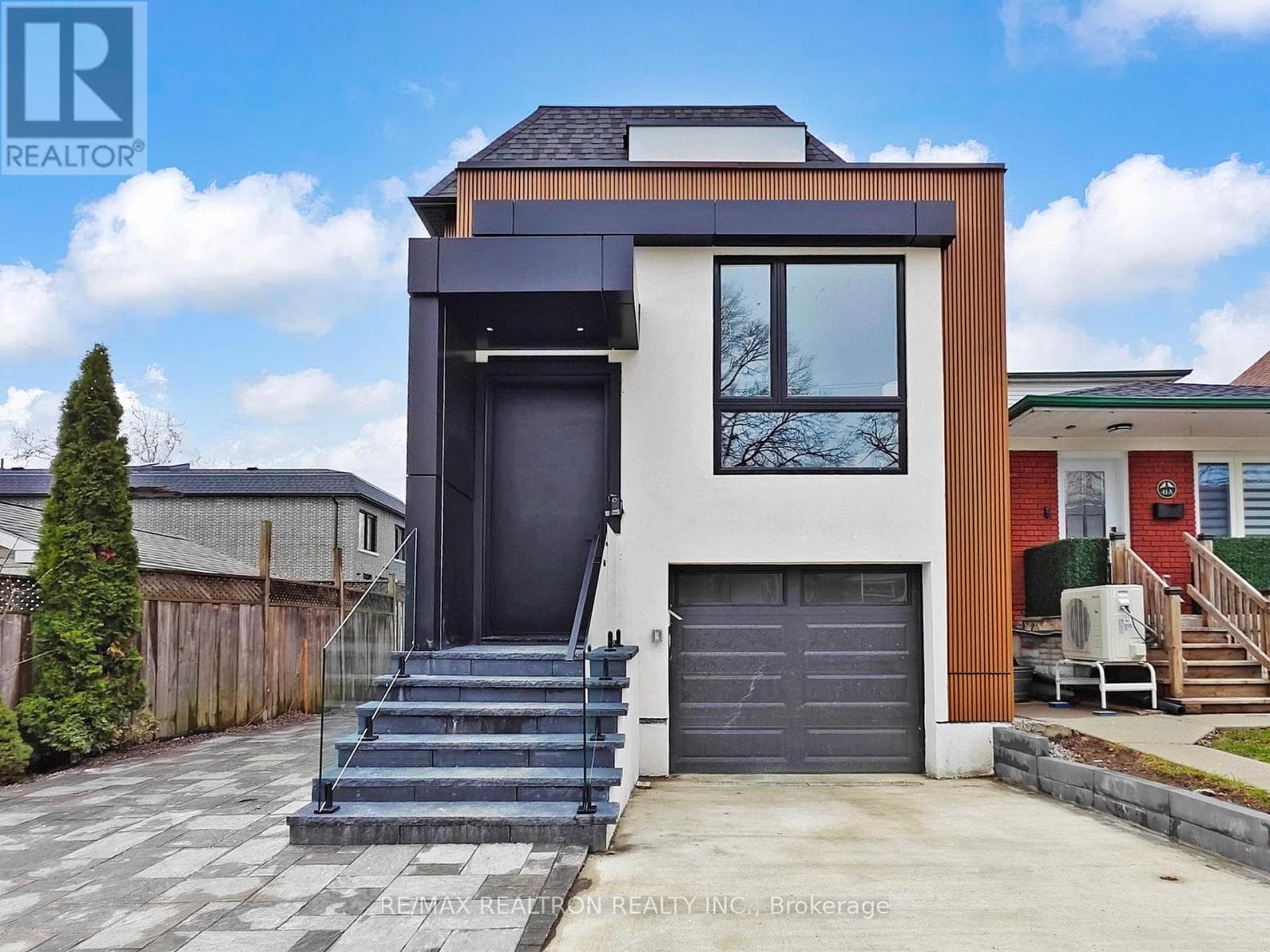 House – 41 ALGOMA STREET, Toronto – photo 1