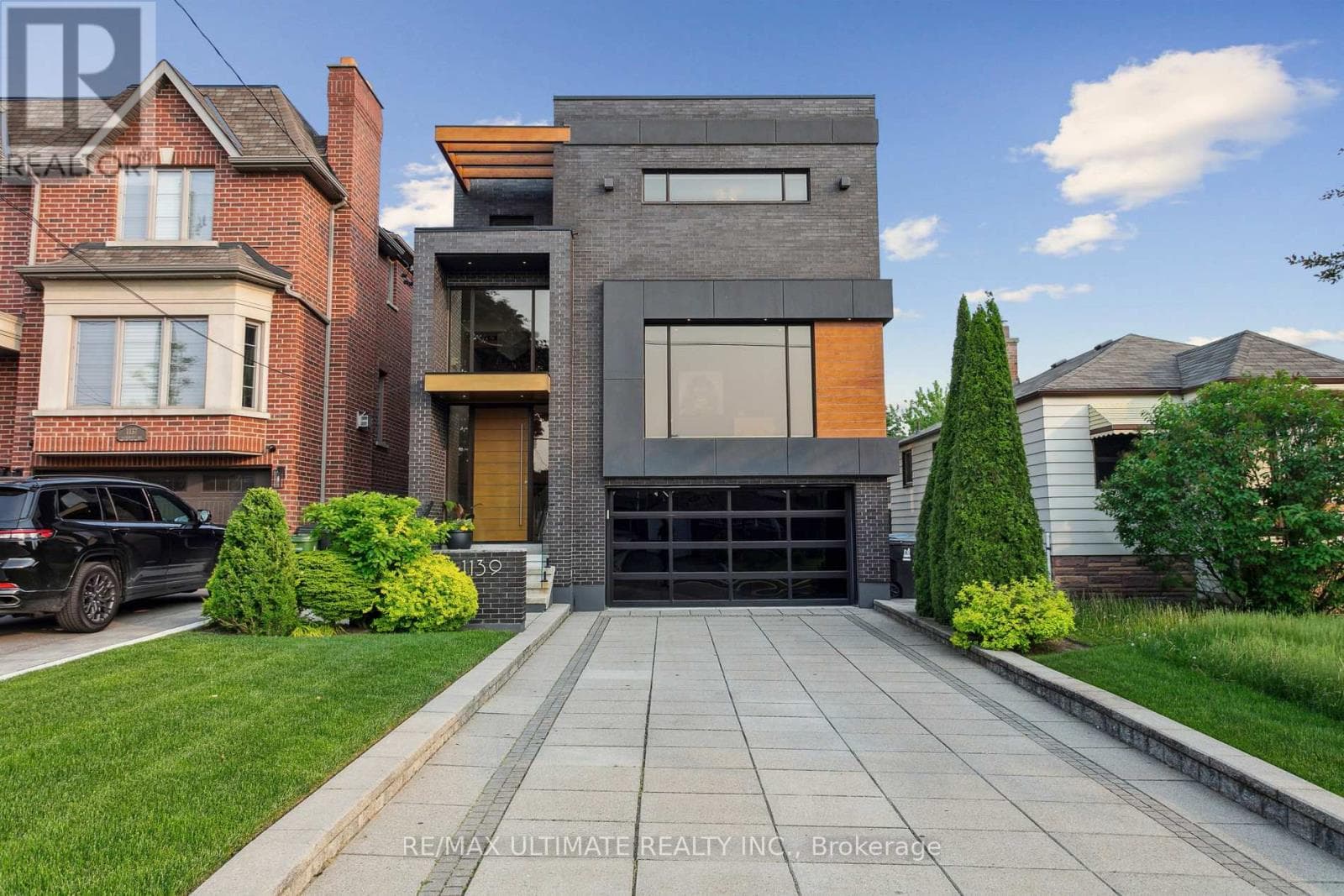 House – 1139 GLENGROVE AVENUE W, Toronto – photo 1