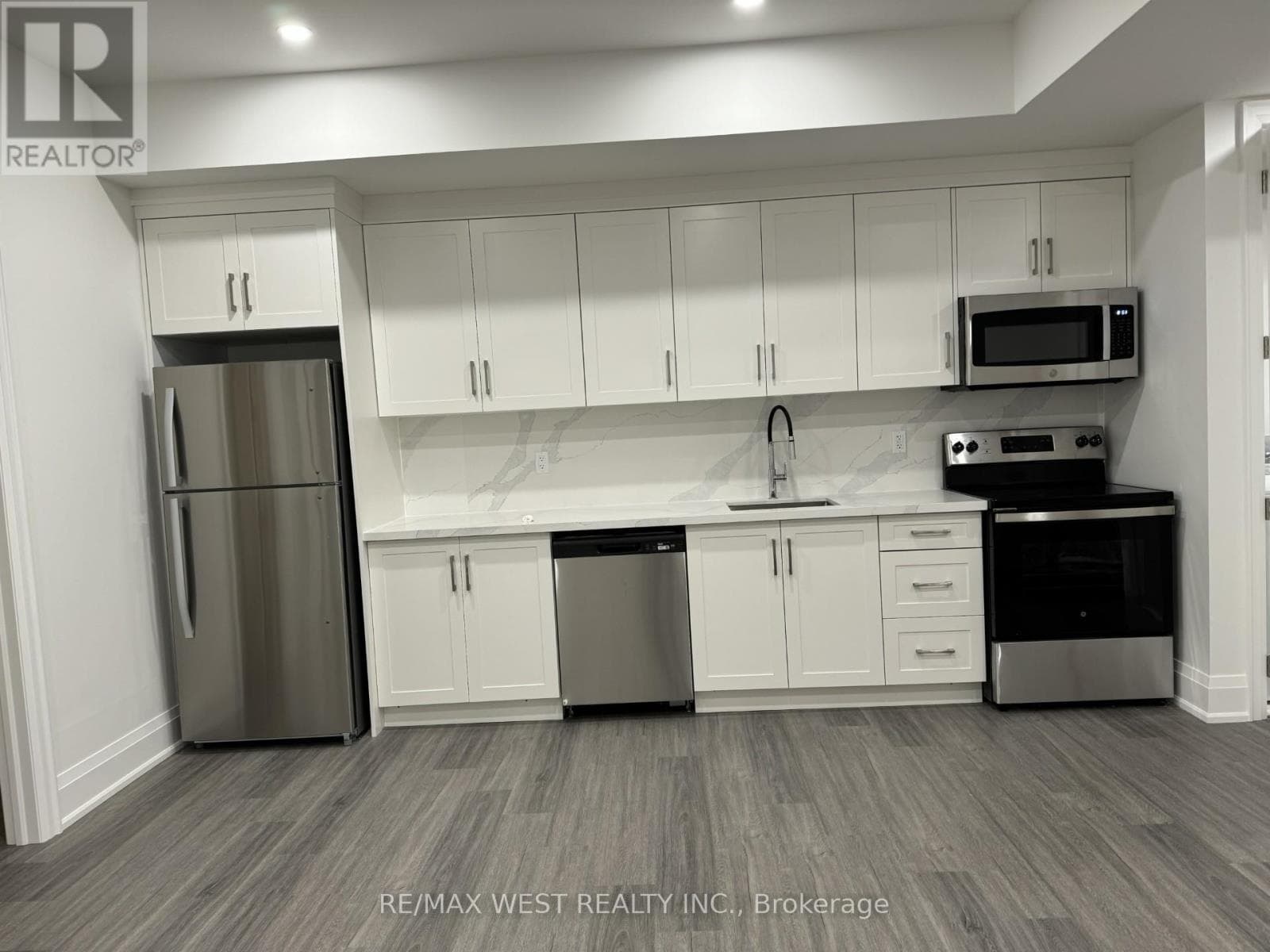 House – LOWER - 21 ANTONIO COURT, Toronto – photo 1