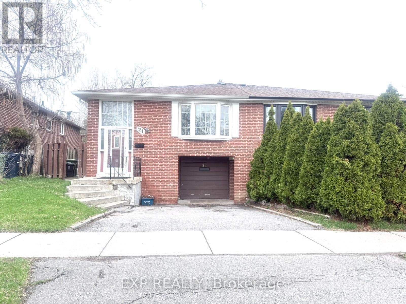 House – 21 BROOMFIELD DRIVE, Toronto – photo 1