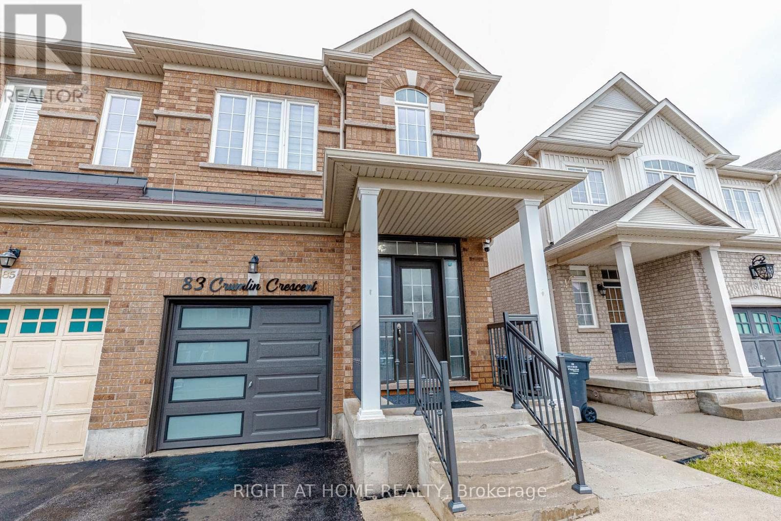 House – 83 CRUMLIN CRESCENT, Brampton – photo 1