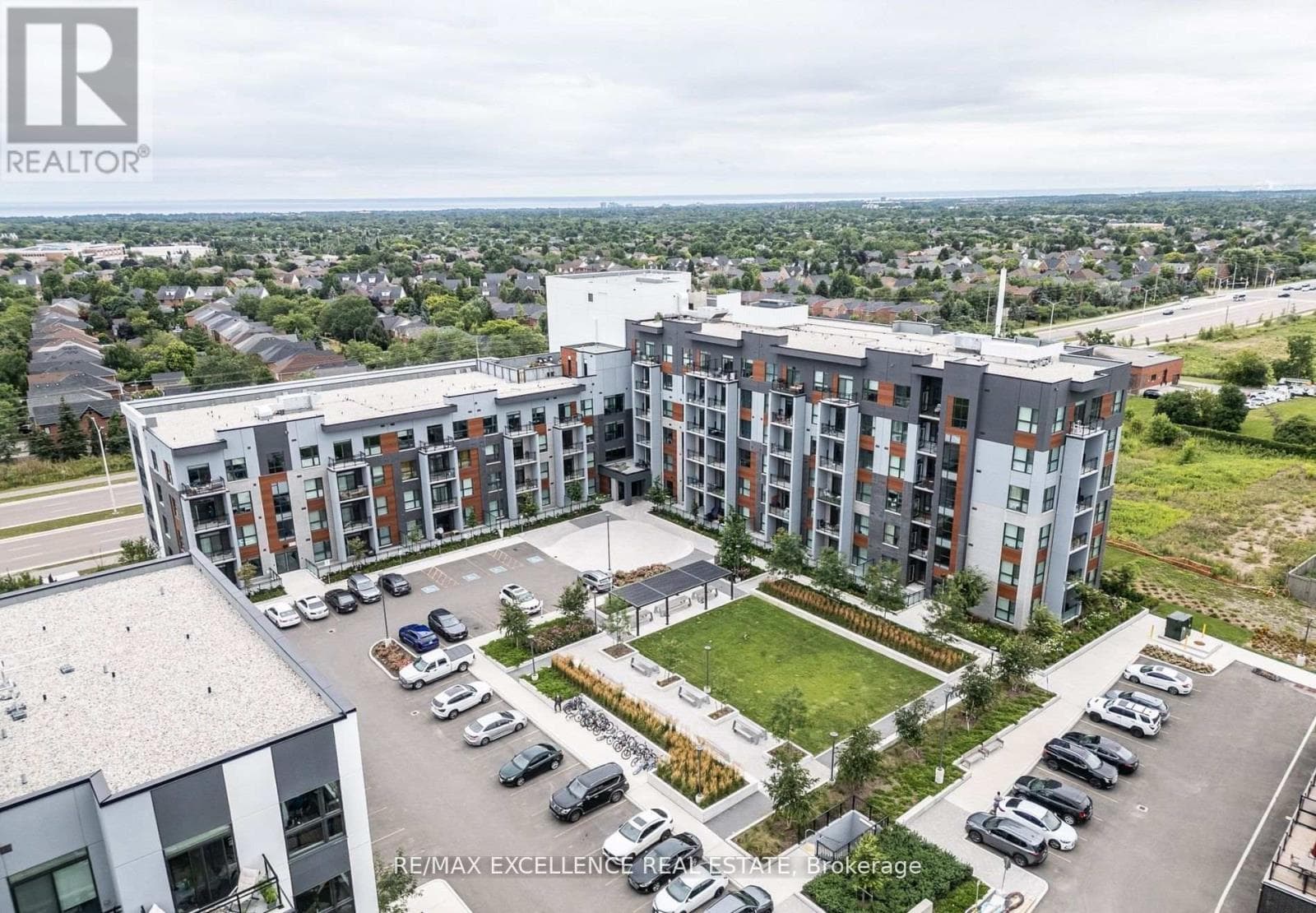 Apartment – 118 - 95 DUNDAS STREET W, Oakville – photo 1