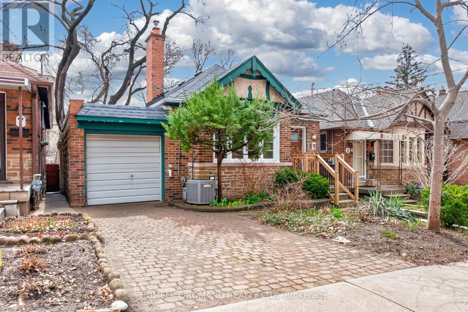 House – 9 LITTLE AVENUE, Toronto – photo 1