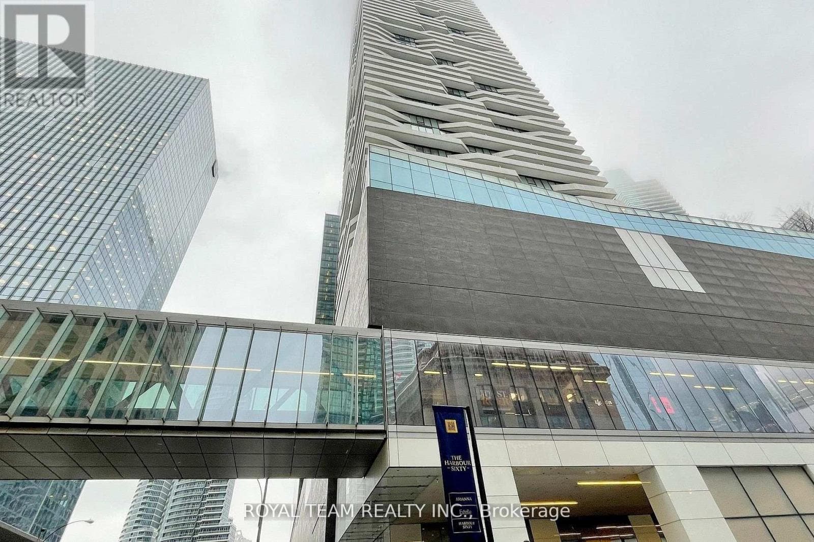 Apartment – 5703 - 88 HARBOUR STREET, Toronto – photo 1