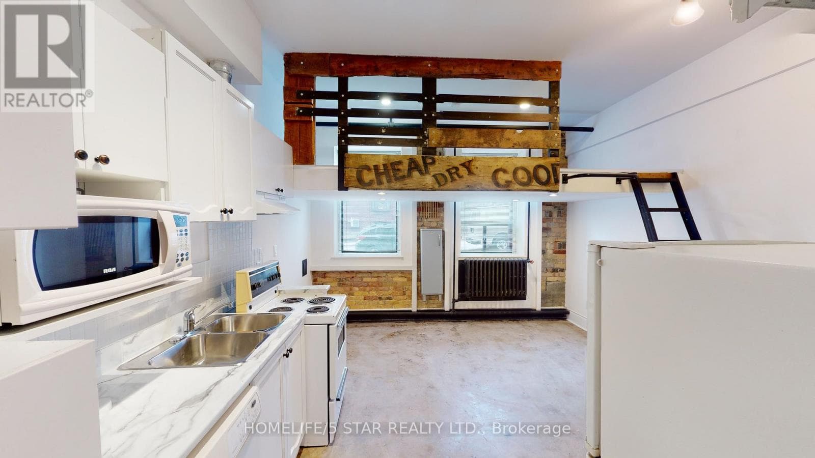 Other – 203 - 1152 GERRARD STREET E, Toronto – photo 1