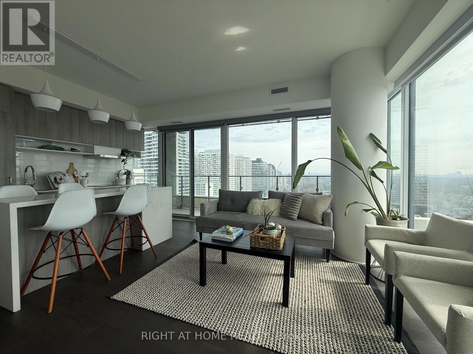 Apartment – 2004 - 5 SOUDAN AVENUE, Toronto – photo 1