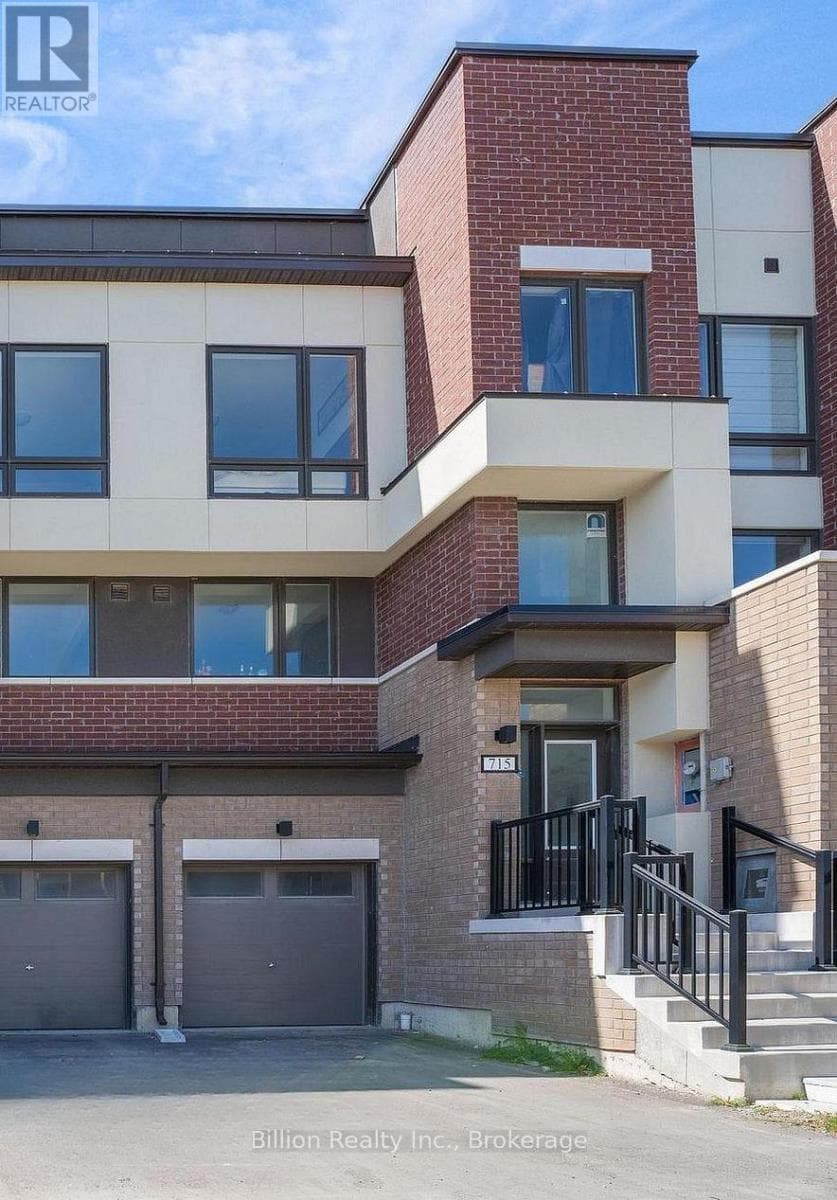 Row / Townhouse – 715 HEATHROW PATH, Oshawa – photo 1