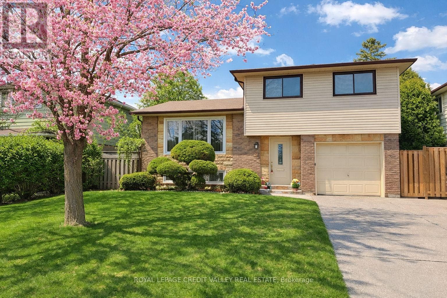 House – 20 WILLIS DRIVE, Brampton – photo 1