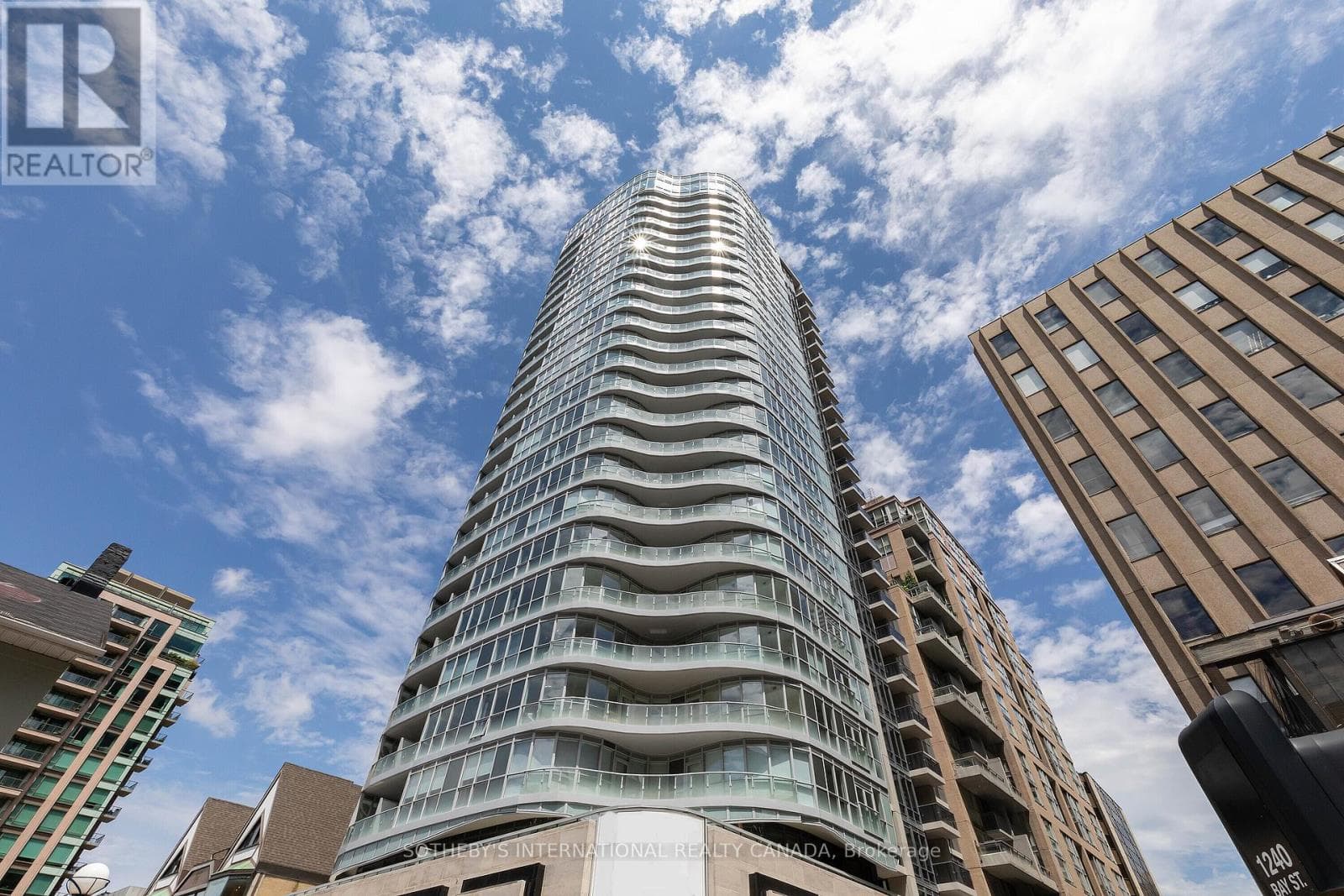 Apartment – 906 - 88 CUMBERLAND STREET, Toronto – photo 1