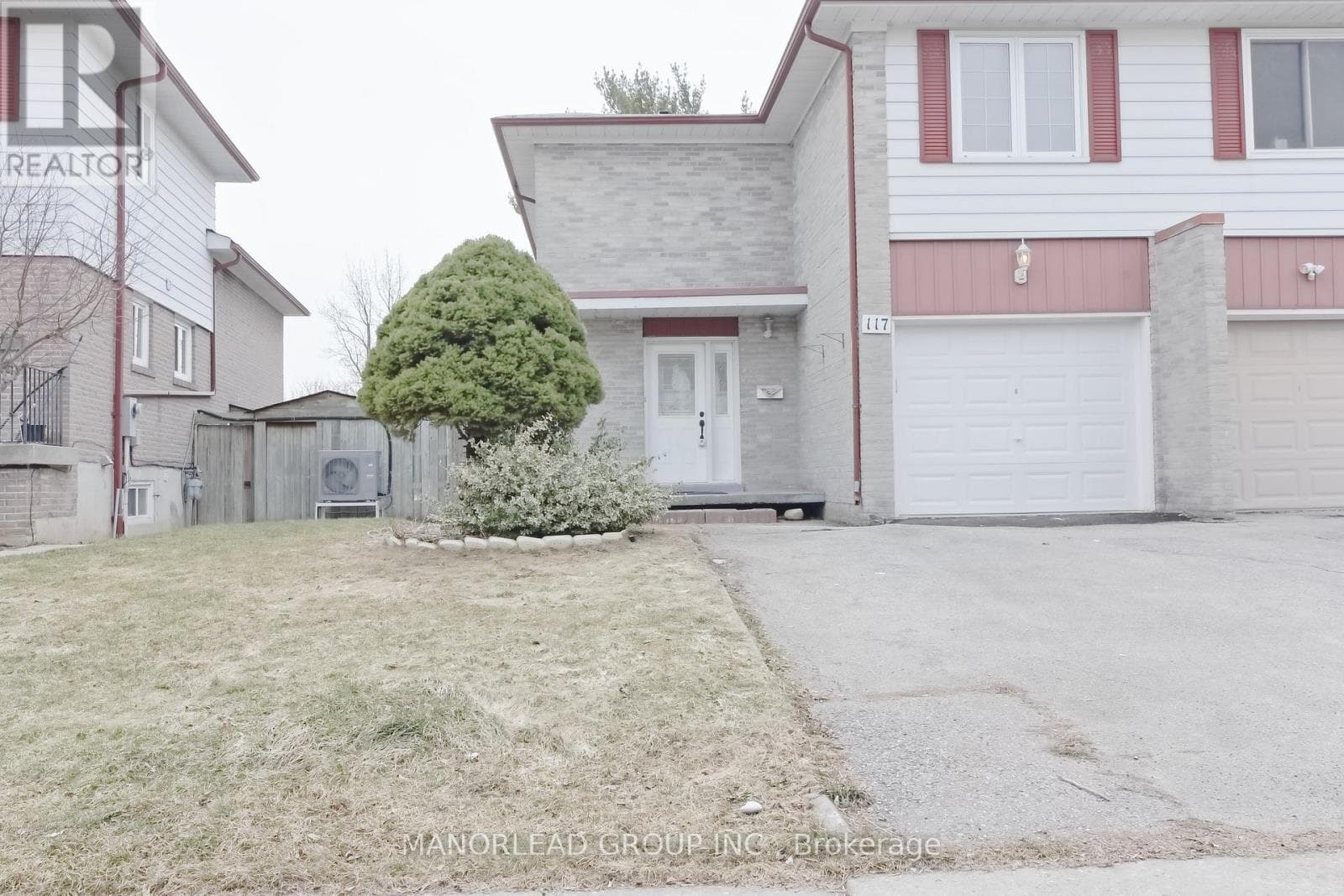 House – ENTIRE PROPERTY - 117 CROCKAMHILL DRIVE, Toronto – photo 1