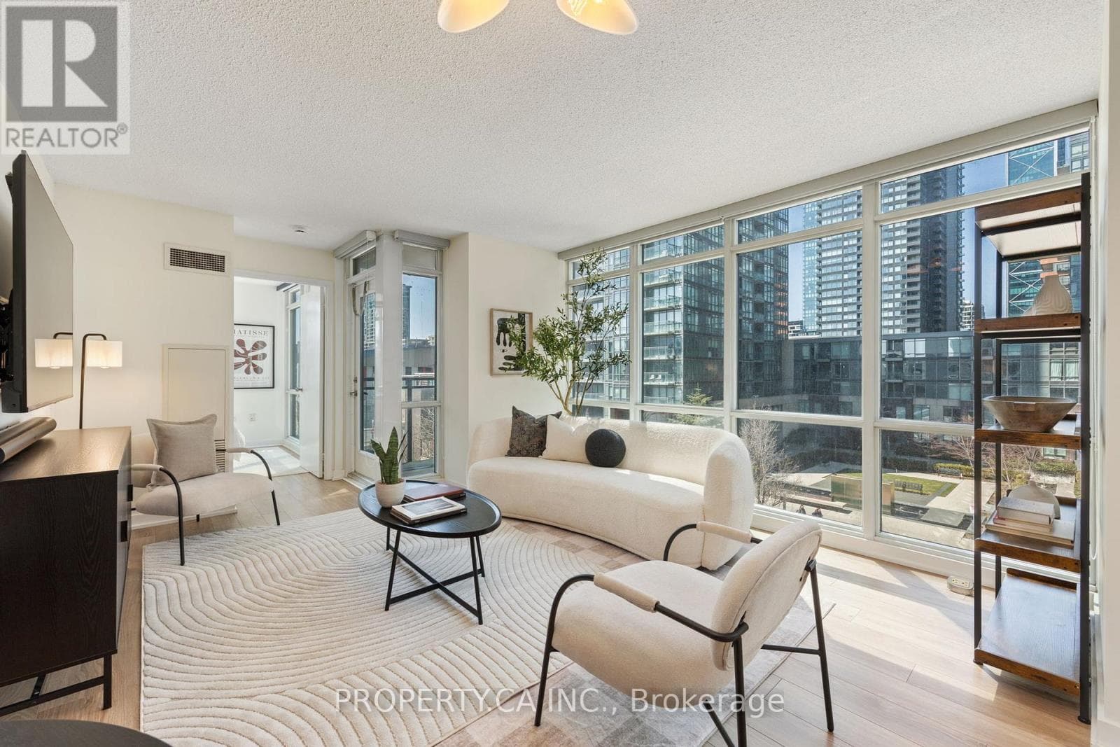 Apartment – 503 - 11 BRUNEL COURT, Toronto – photo 1