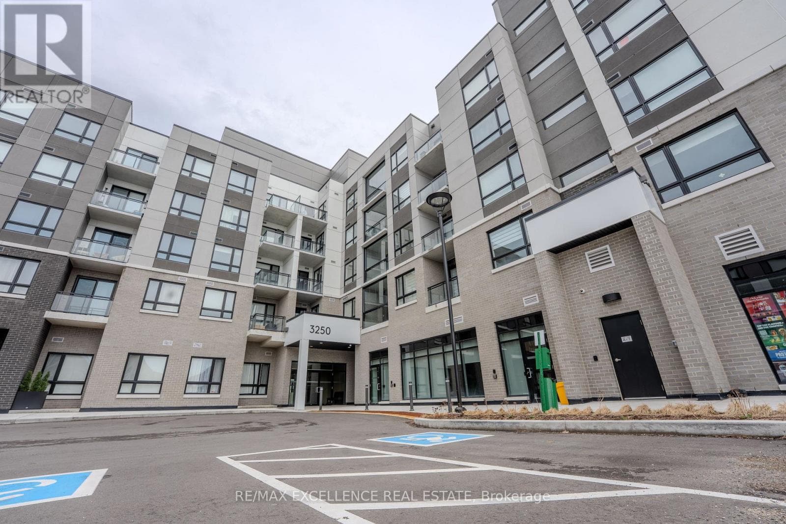 Apartment – 515 - 3250 CARDING MILL TRAIL, Oakville – photo 1