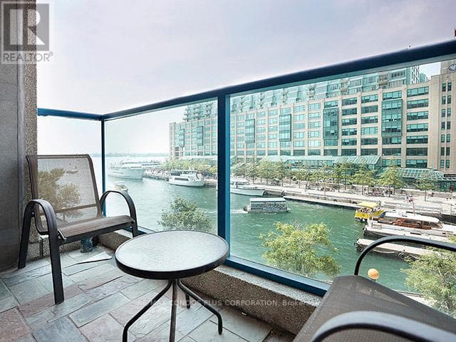 Apartment – 509 - 77 HARBOUR SQUARE, Toronto – photo 1