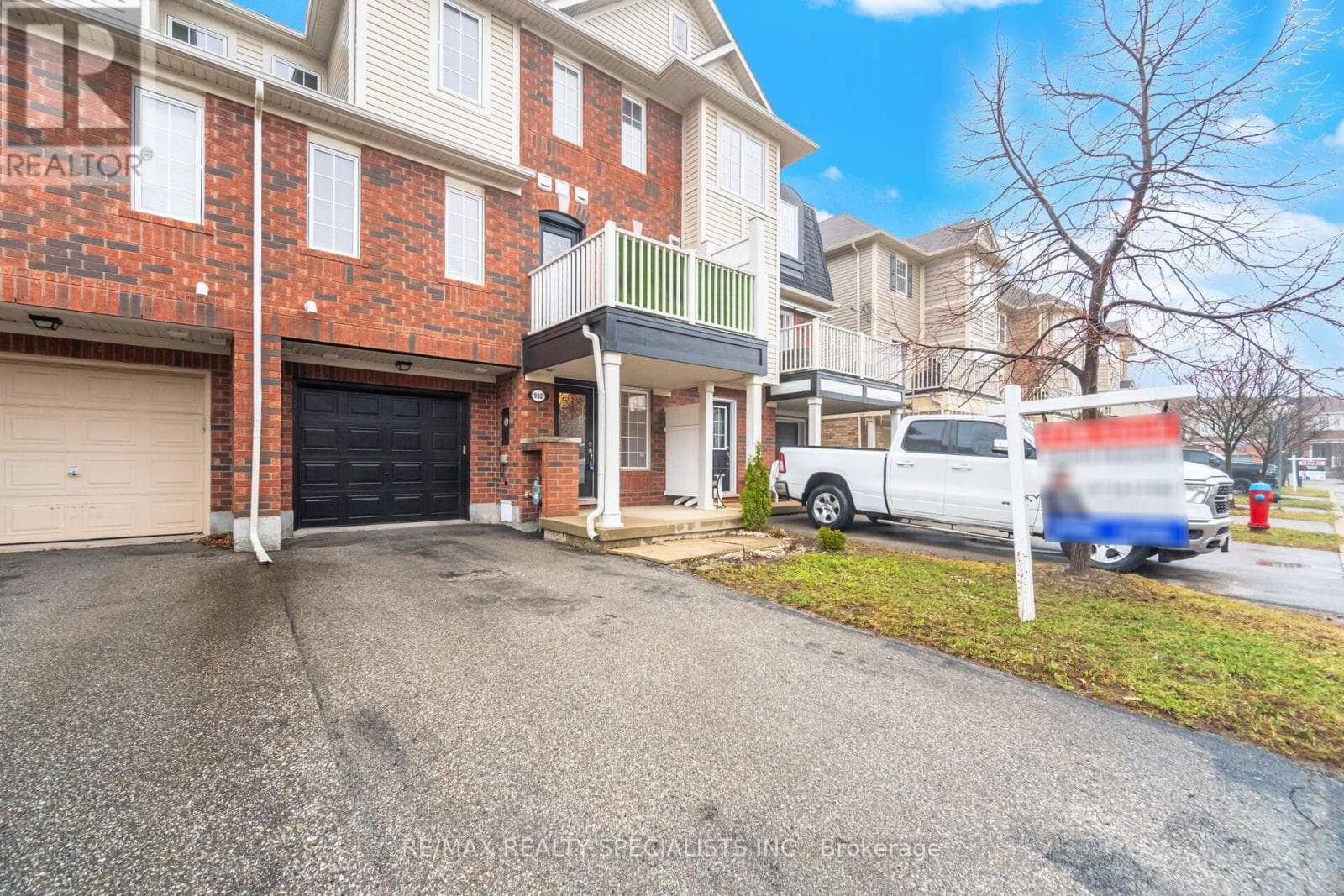 Row / Townhouse – 932 SPRAGUE PLACE, Milton – photo 1