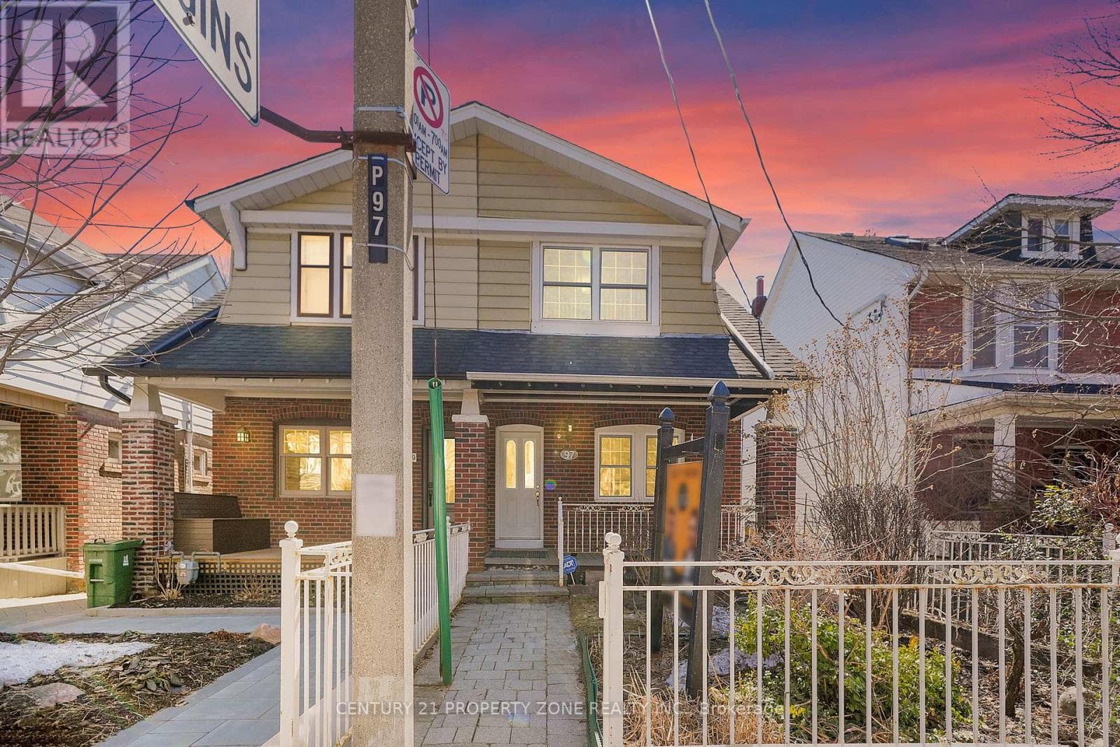 House – 97 SPARKHALL AVENUE, Toronto – photo 1