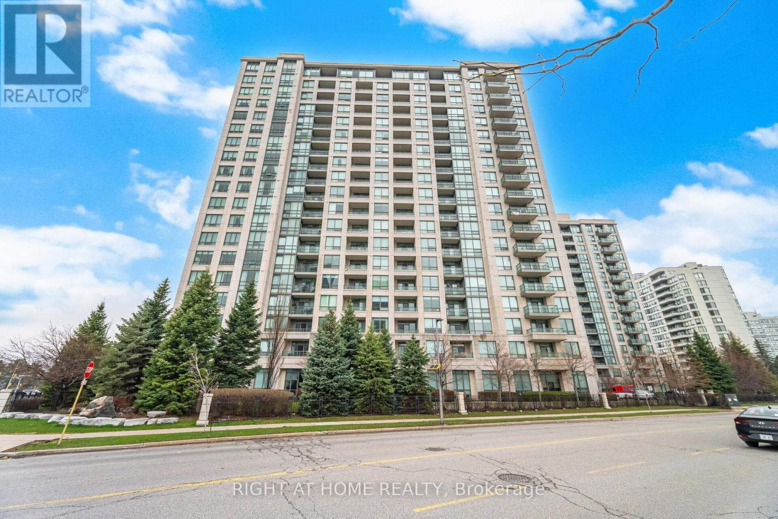 Apartment – 1010 - 88 PROMENADE CIRCLE, Vaughan – photo 1