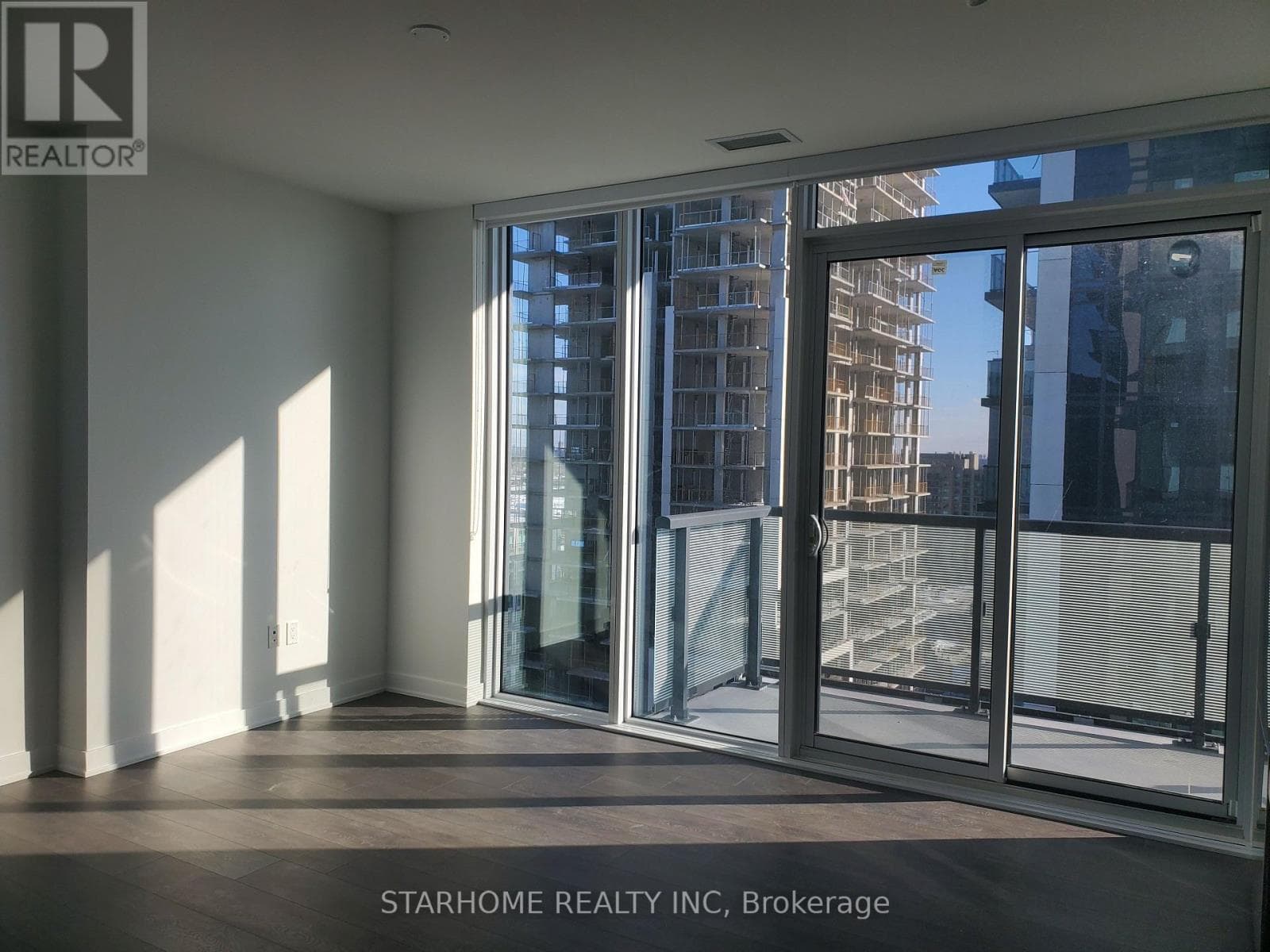 Apartment – 1614 - 85 ONEIDA CRESCENT, Richmond Hill – photo 1