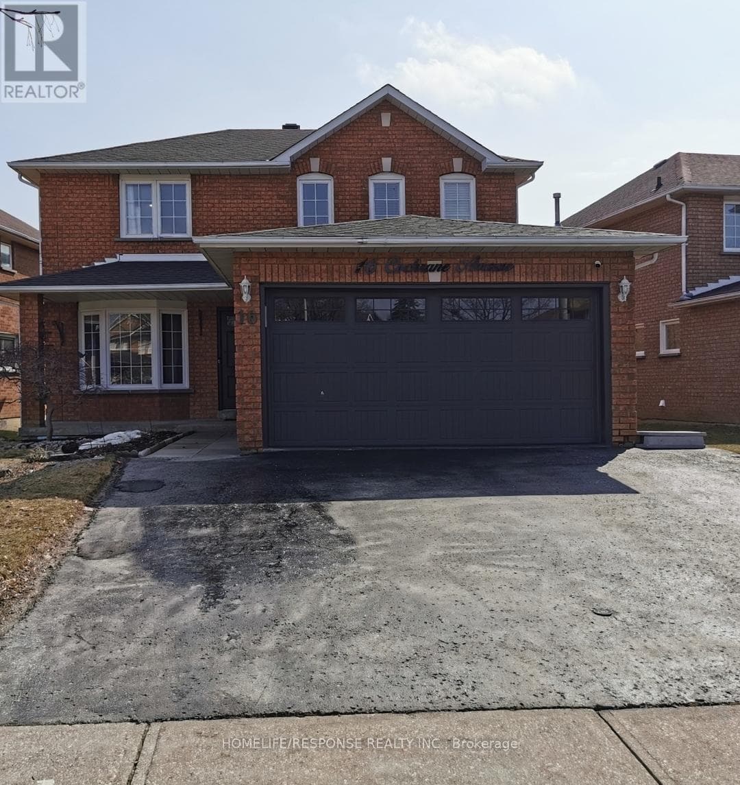 House – 16 COCHRANE AVENUE, Brampton – photo 1