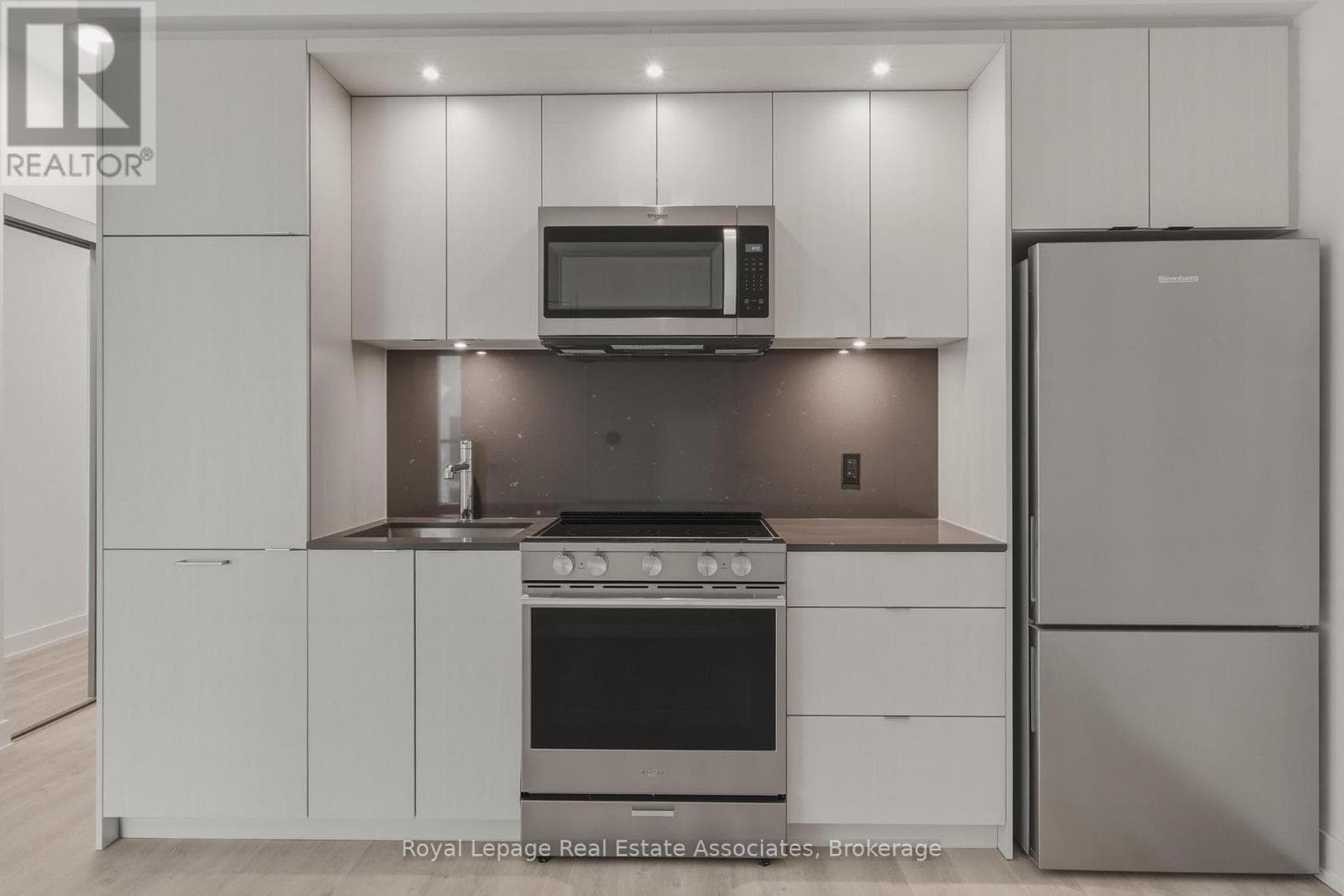 Apartment – 2210 - 60 CENTRAL PARK ROADWAY, Toronto – photo 1