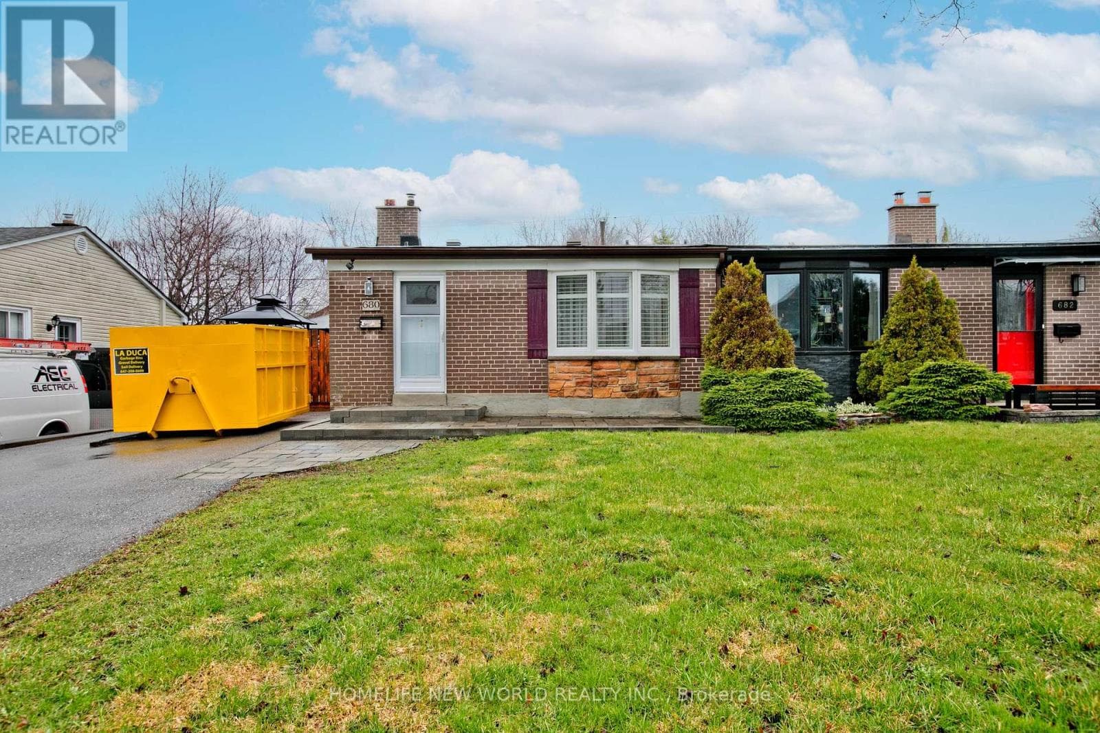 House – 680 ANNLAND STREET, Pickering – photo 1