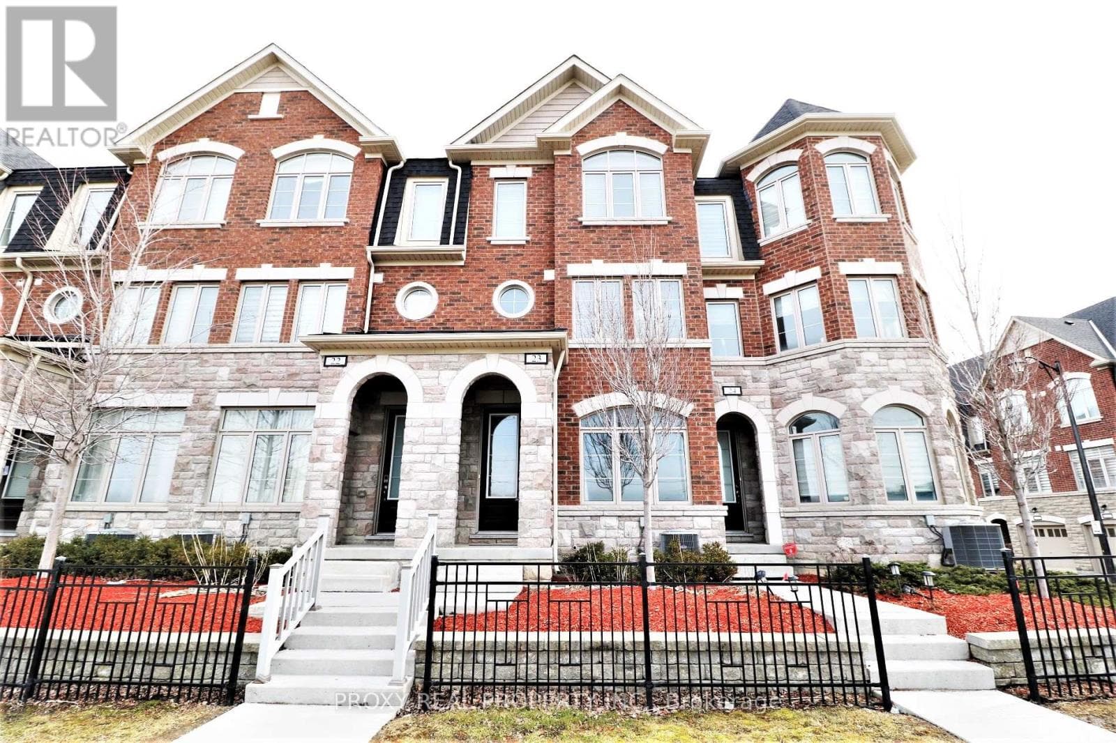 Row / Townhouse – 23 - 1331 MAJOR MACKENZIE DRIVE W, Vaughan – photo 1