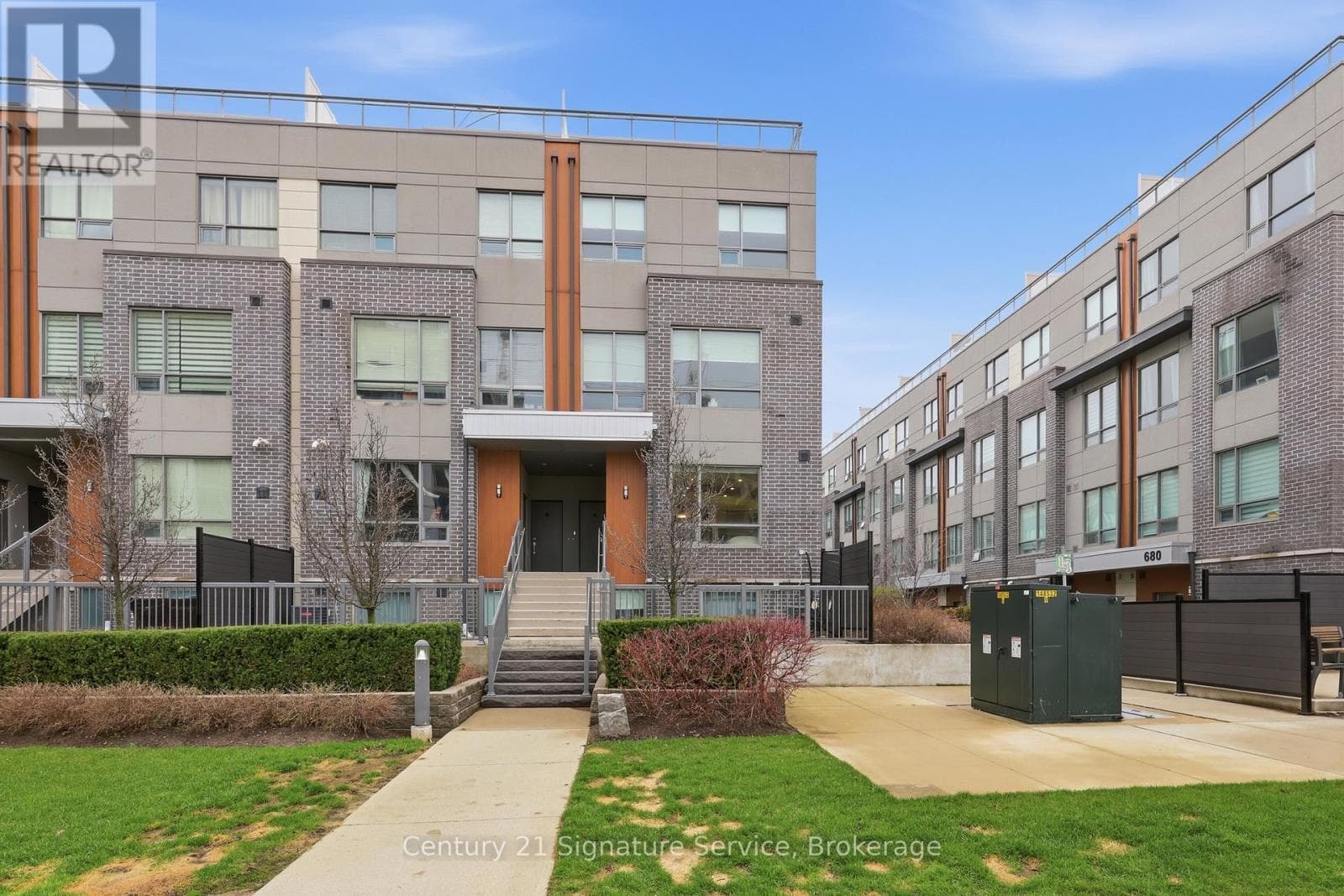 Row / Townhouse – 2 - 1238 CAWTHRA ROAD, Mississauga