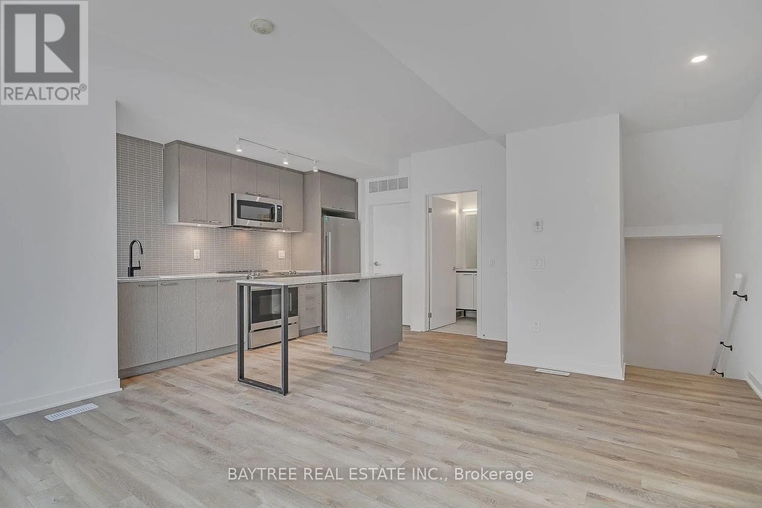 Row / Townhouse – TH4 - 30 ED CLARK GARDENS, Toronto – photo 1
