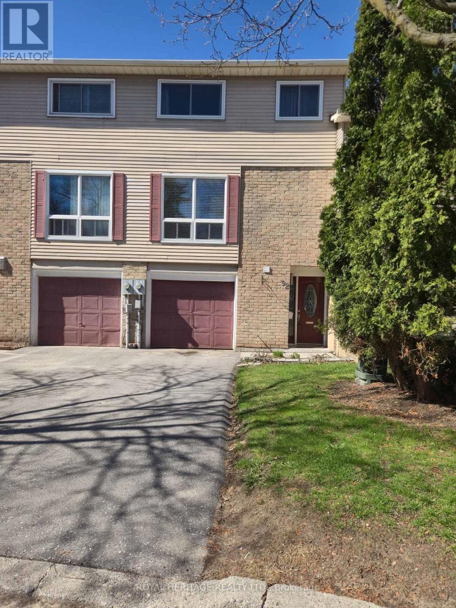 Row / Townhouse – 92 - 1133 RITSON ROAD N, Oshawa – photo 1