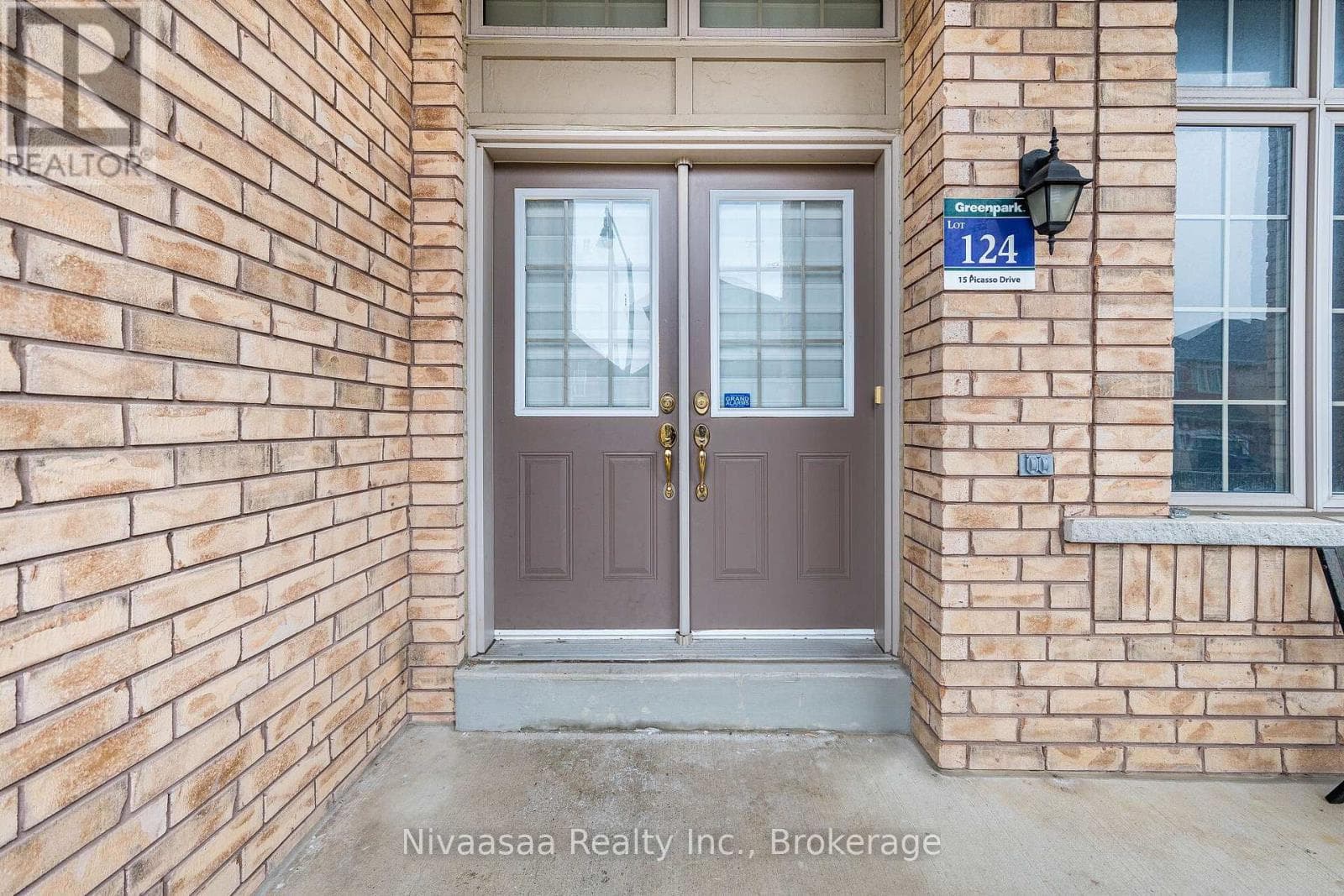 House – 15 PICASSO DRIVE, Brampton – photo 2