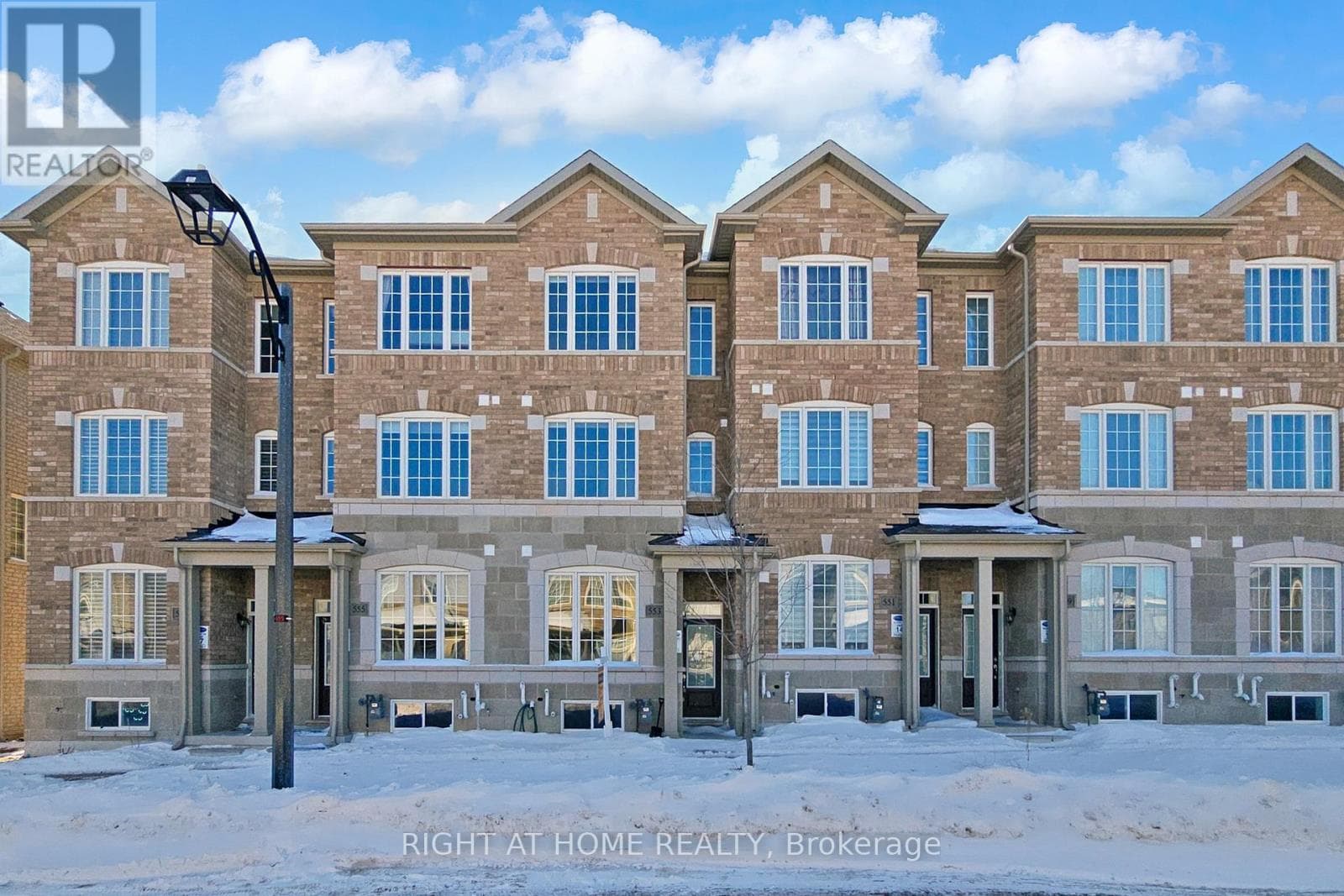 Row / Townhouse – 553 WHITE'S HILL AVENUE, Markham