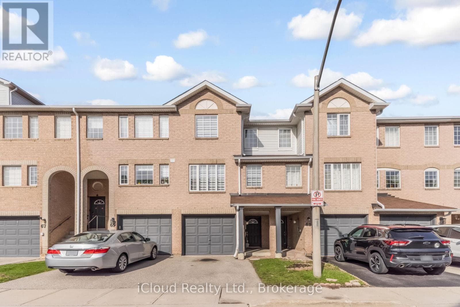 Row / Townhouse – 63 SPADINA ROAD, Brampton – photo 1