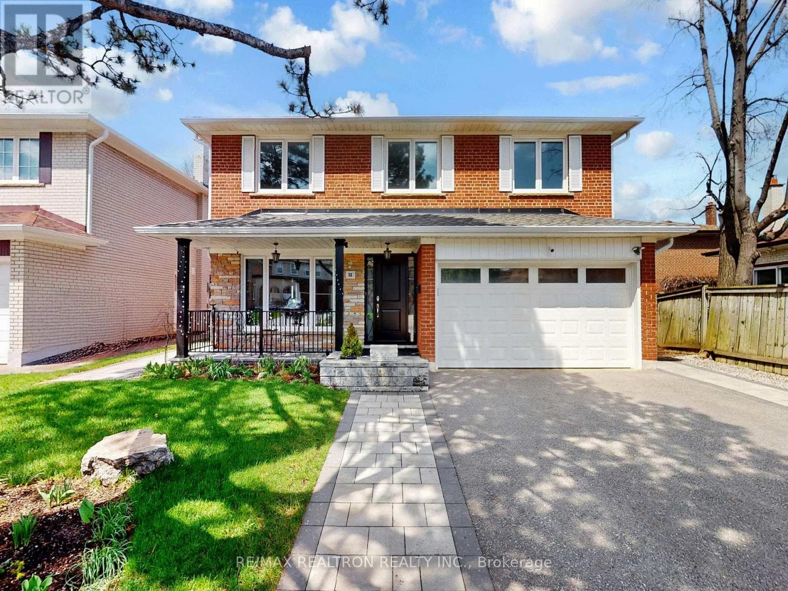 House – 50 ROCKLAND DRIVE, Toronto – photo 2