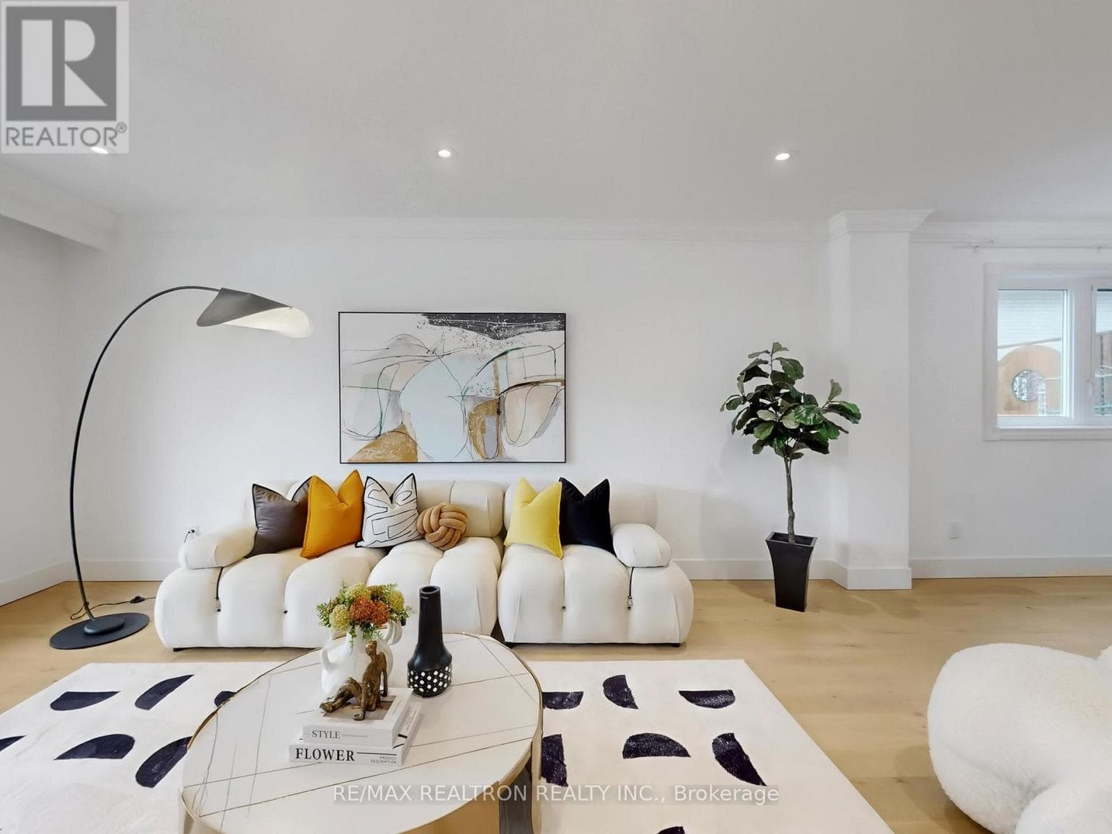 House – 50 ROCKLAND DRIVE, Toronto – photo 5