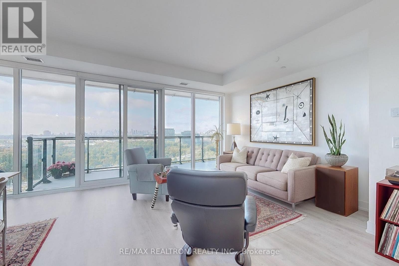 Apartment – 1432 - 20 INN ON THE PARK DRIVE, Toronto