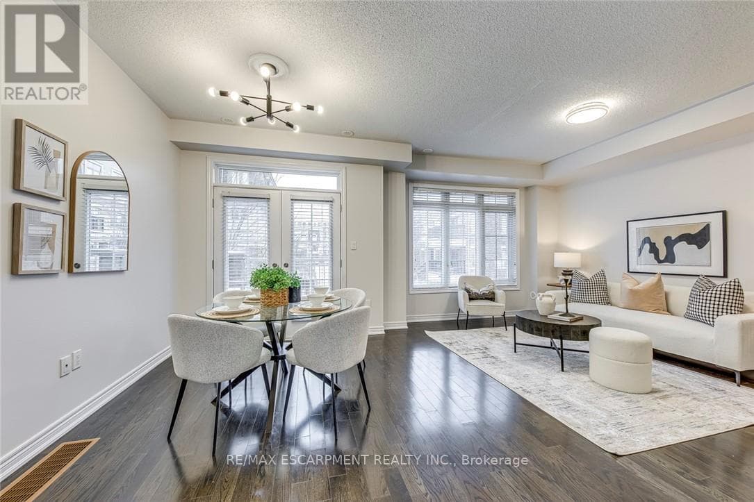 Row / Townhouse – 74 - 2435 GREENWICH DRIVE, Oakville