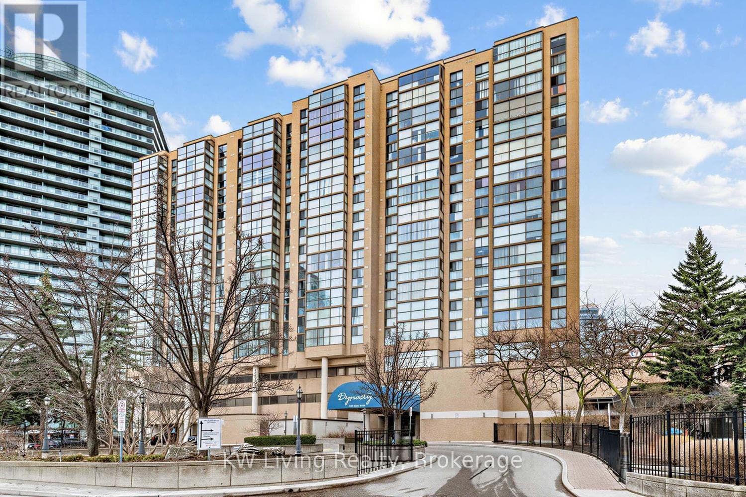 Apartment – 1005 - 5460 YONGE STREET, Toronto – photo 1