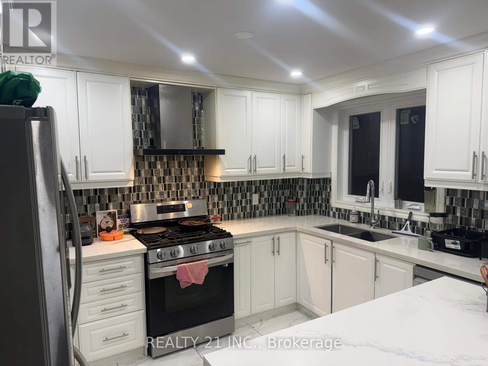 House – 120 QUEENSBURY AVENUE, Toronto – photo 1