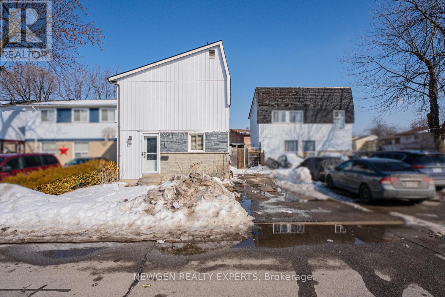 House – 1 JACOBS SQUARE, Brampton – photo 1