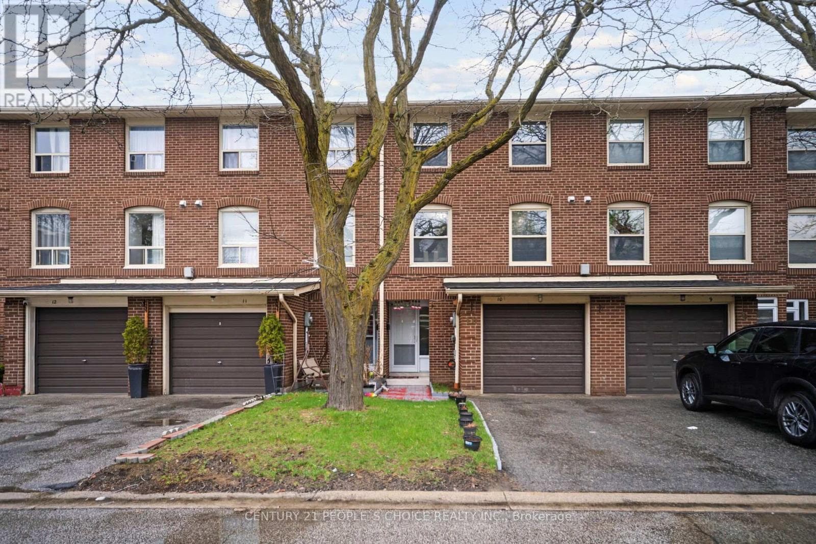 Row / Townhouse – 10 EDEN PARK DRIVE, Brampton – photo 1