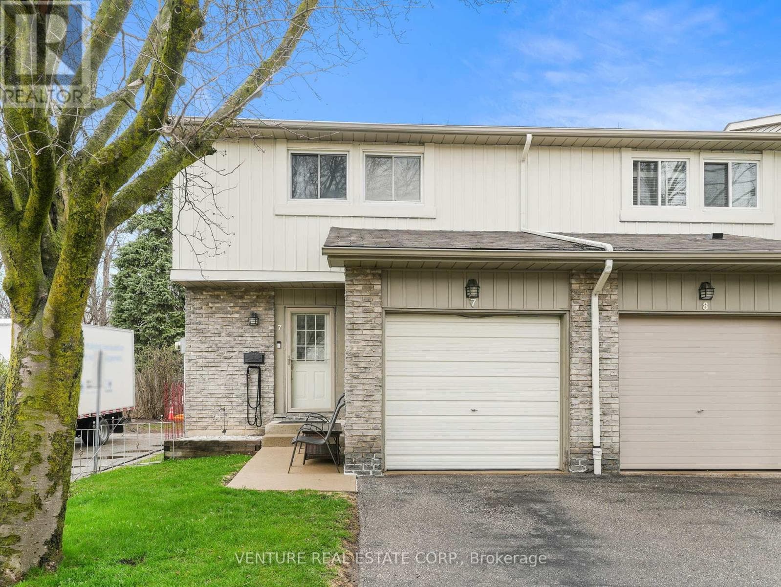 Row / Townhouse – 7 - 6779 GLEN ERIN DRIVE, Mississauga – photo 1